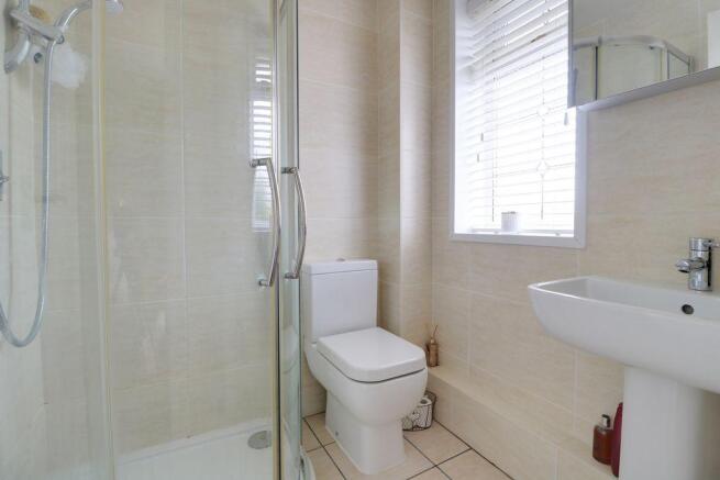 Ensuite to Bed 1