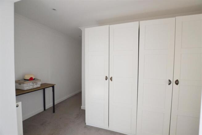 wardrobe area.jpg
