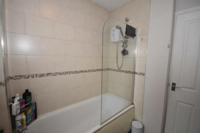 BATHROOM 02.JPG