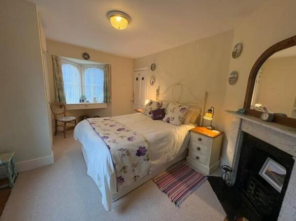 Bedroom a.jpg