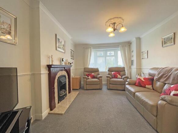 Highclere Gardens 17 - Lounge Front...jpg