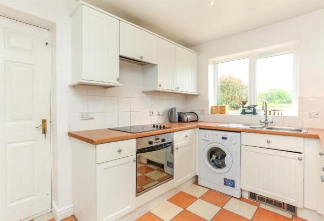 Kitchen 2.jpg
