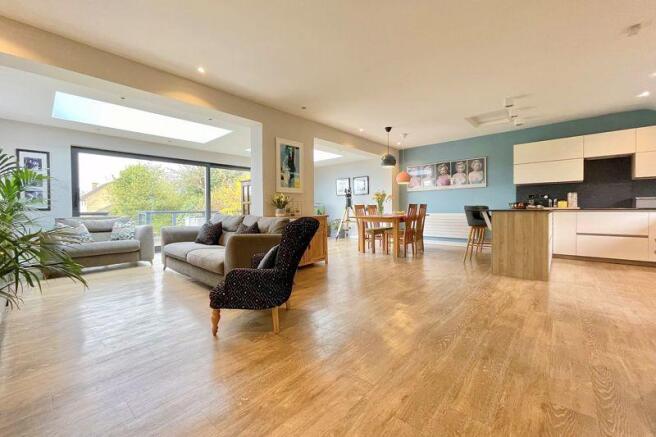 Living Room Ki...