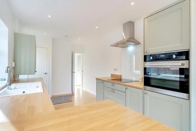 3 Heather Bank - Kitchen Close