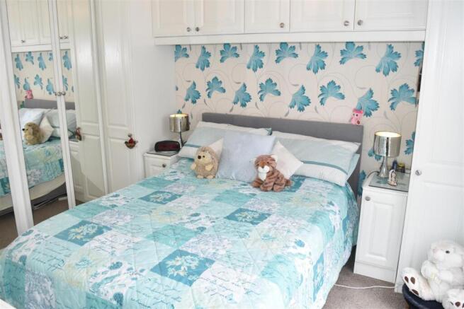 2 bed Park Home for sale Image 11