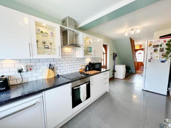 Kitchen pic 4.jpg