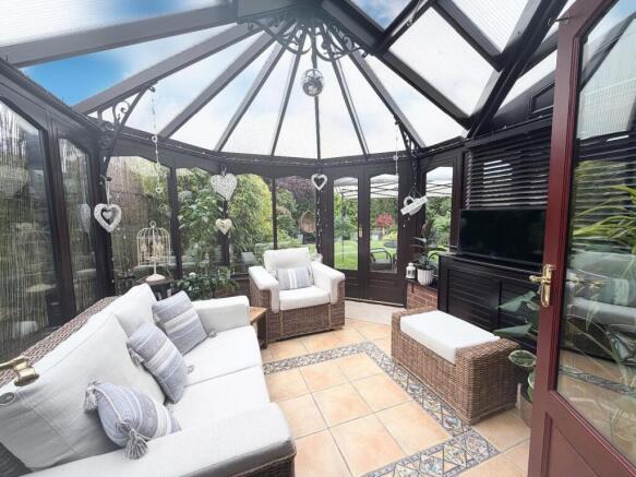 4 bed Detached for sale Image 7