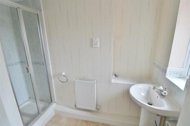 EN-SUITE SHOWER ROOM
