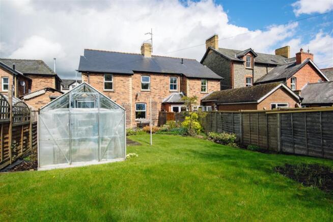 8 Garth Road, Builth Wells-8.jpg