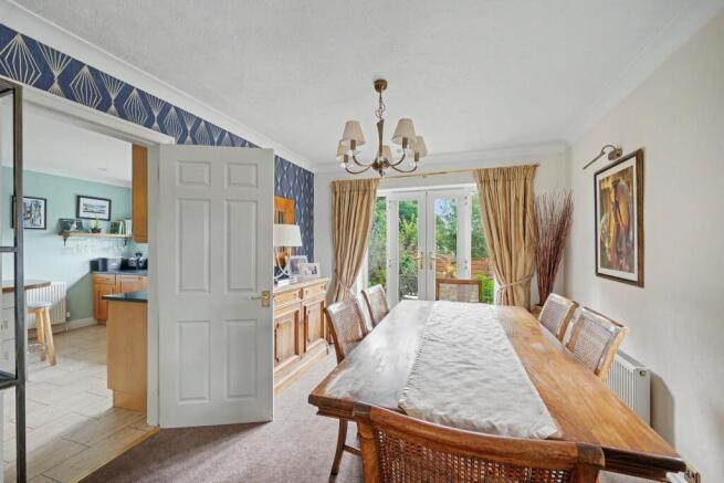 5 bed Detached for sale Image 8