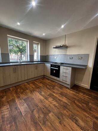 3 bed Semi-Detached to rent Image 5