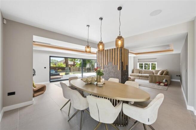 6 bed Detached for sale Image 5