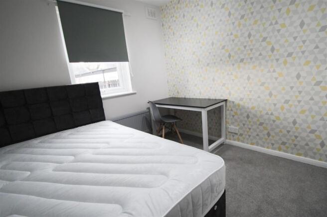 4 bed Flat to rent Image 8