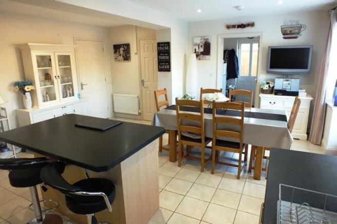 Kitchen 4 USE.JPG
