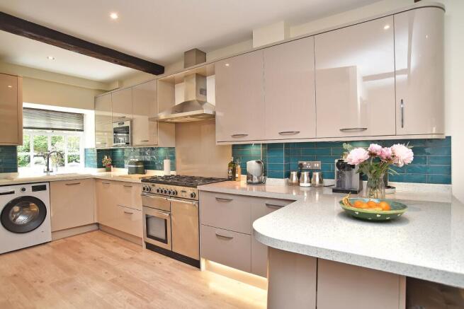 4 bed Town House for sale Image 7