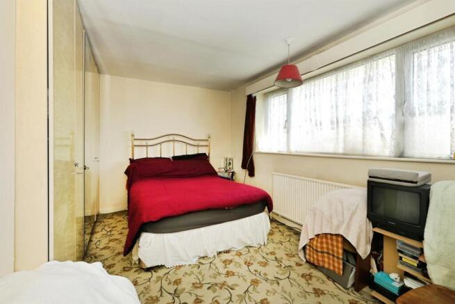 4 bed Detached for sale Image 5