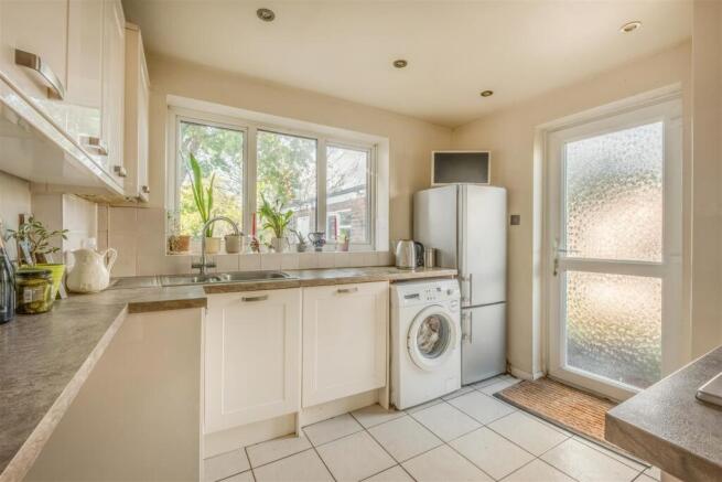 Fir Tree Way, Hassocks photo 4