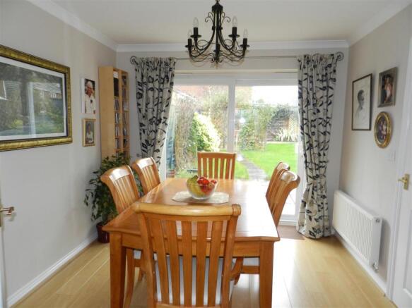 SEPARATE DINING ROOM
