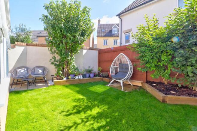 Rear garden 2.jpg