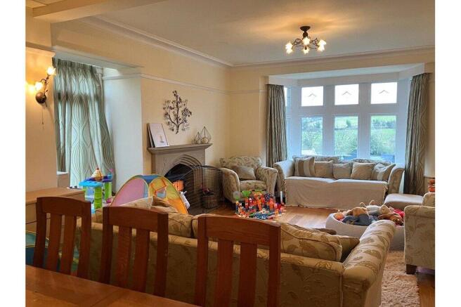 4 bed Detached for sale Image 9