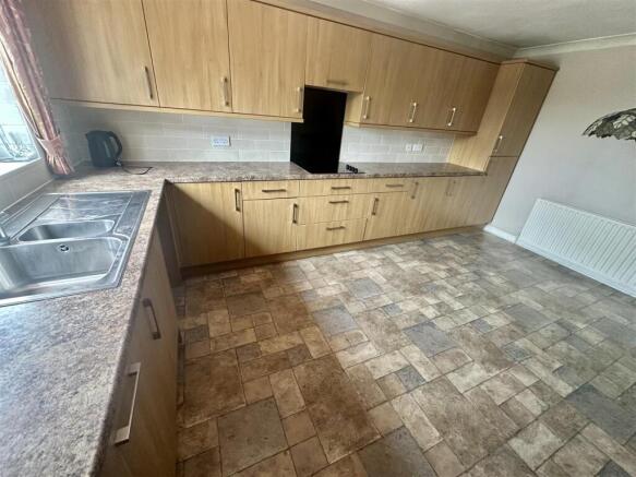 3 bed Detached for sale Image 4