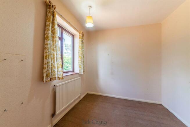 6. 29 Crundwell- Bedroom2 _-2.jpg