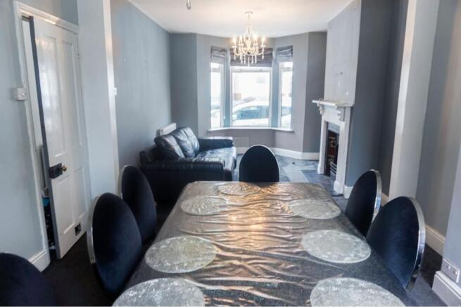 Lounge/Dining Room