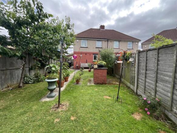 3 bed Semi-Detached for sale Image 12