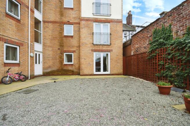 2 bed Flat for sale Image 7