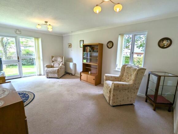 Sitting / dining room