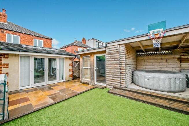 3 bed Semi-Detached for sale Image 4