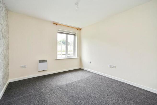 2 bed Ground Flat for sale Image 7