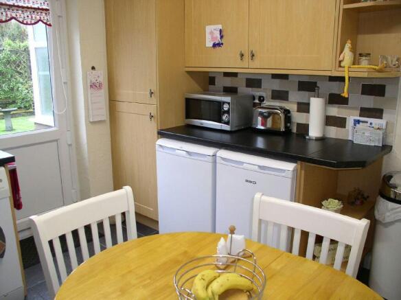 Fitted Kitchen Pictu