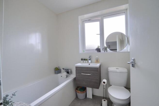 3 bed Semi-Detached for sale Image 8