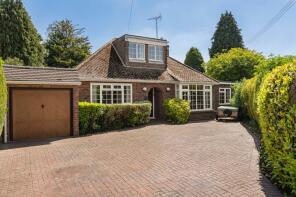 Adlestrop, Glebe Close, Holmer Green HP15 6UY