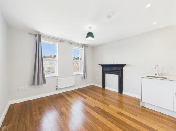 CAM02136G0-PR0564-STILL006