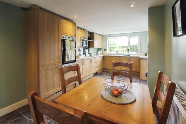 3 bed Semi-Detached for sale Image 11