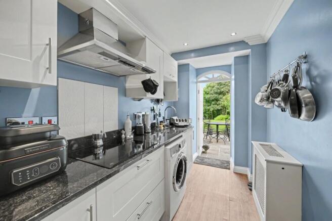 3 bed Apartment for sale Image 11