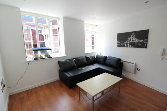 2 bed Apartment to rent Image 4