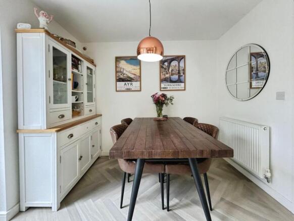 3 bed Semi-Detached for sale Image 9