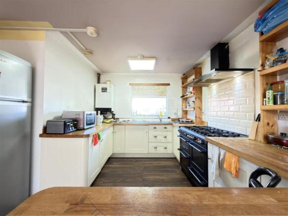 KITCHEN & DINING ROOM