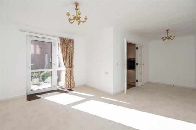 Apt 9 Bridgewater Court_3.jpg