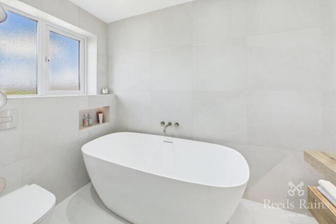 4 bed Detached for sale Image 11