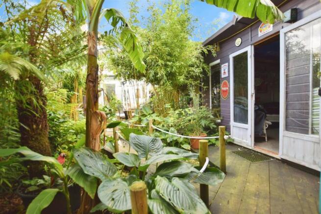 2 bed Semi-Detached Bungalow for sale Image 10