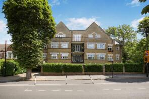 8, 250 Forest Court, Rosendale Road, London SE24 9DL