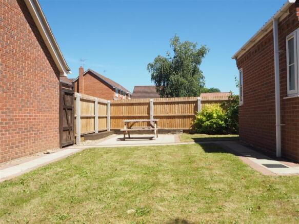 Private Enclosed Garden 807
