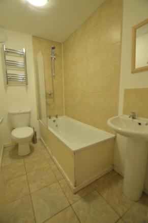 16 Fifth Avenue Bathroom 2.JPG