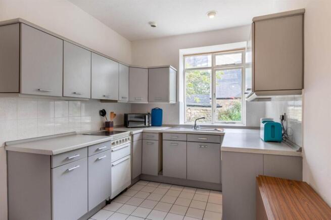 2 bed Apartment for sale Image 7