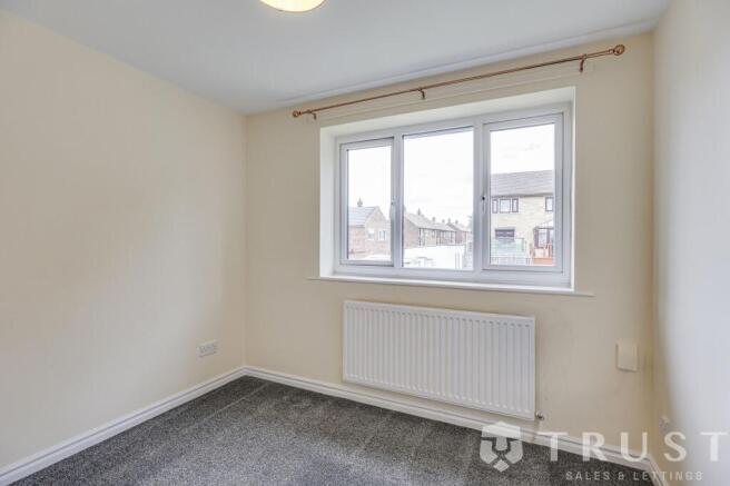 4 bed Semi-Detached to rent Image 8