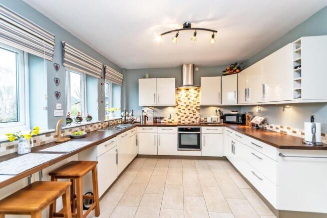Kitchen / Breakfast Room